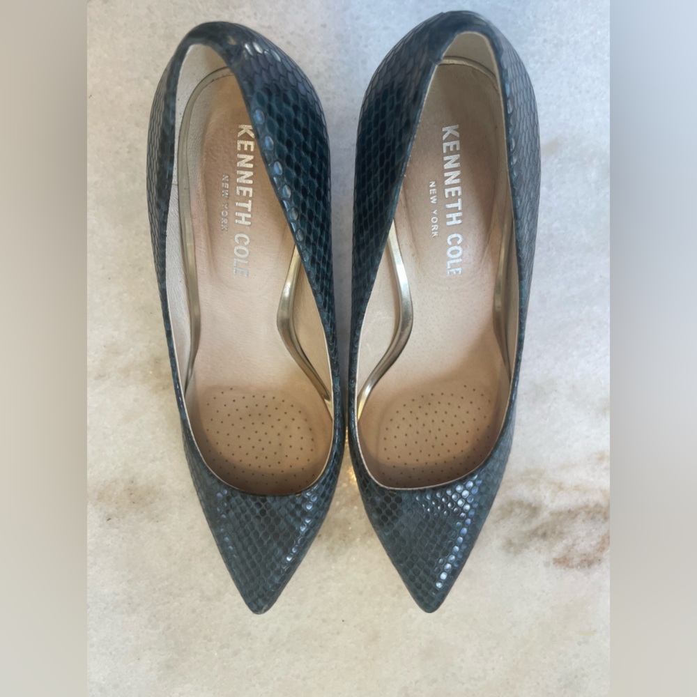 Kenneth Cole Green Snakeskin Pumps